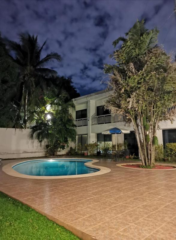Hotel Holly - image 1