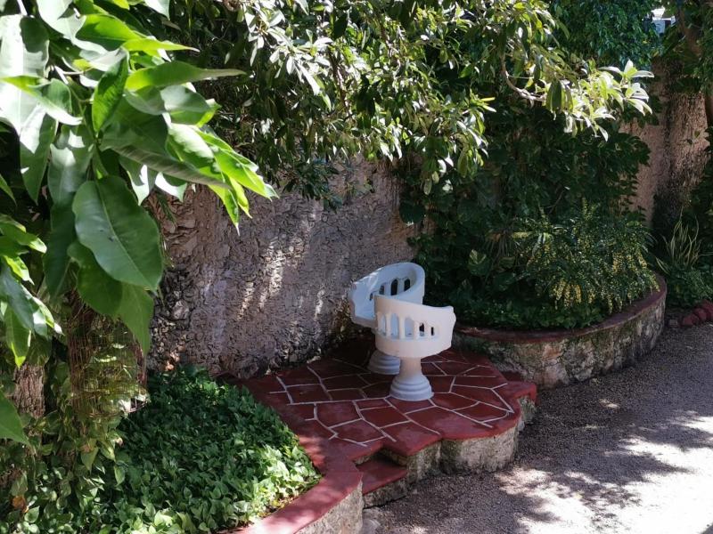 Hotel Holly - image 2