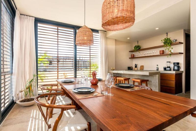3BD PH Pool Patio - Secure and Free beach club - image 14