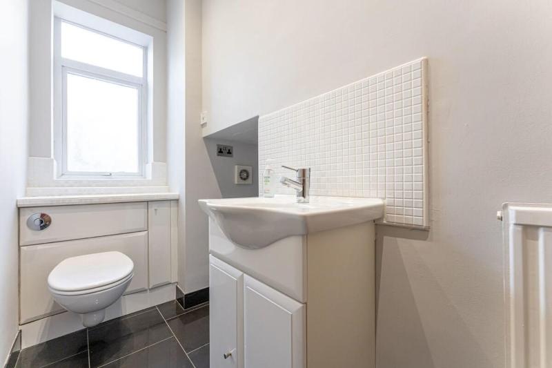 Large Home near Edgbaston Stadium UOB & QE hospital sleeps 6 - image 17