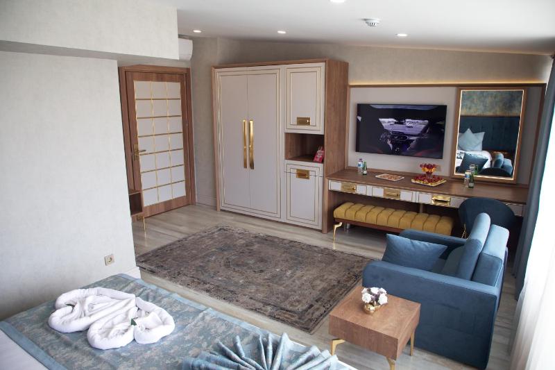 Suite with City View image 2