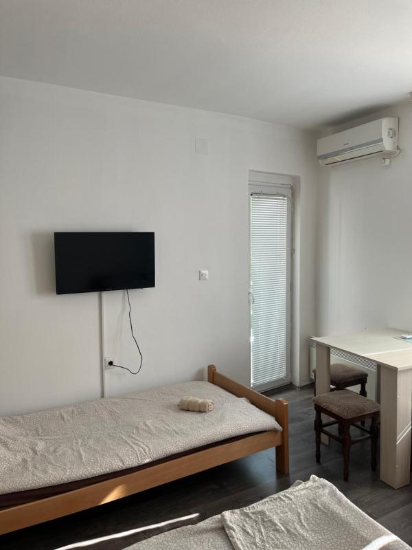 Studio with Balcony image 2