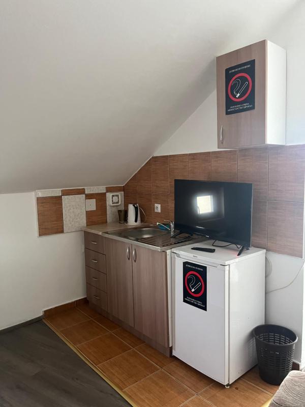 One-Bedroom Apartment image 4