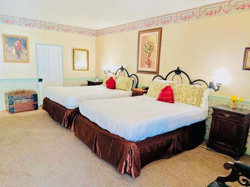 Double Room image 4