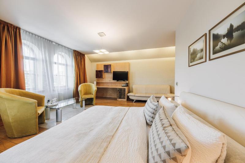 Deluxe Double Room with Canal View image 1