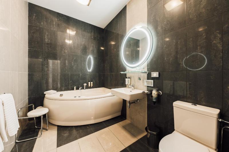 Deluxe Double Room image 4