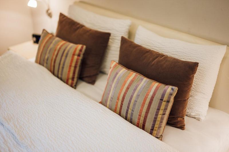 Deluxe Double Room with Canal View image 4