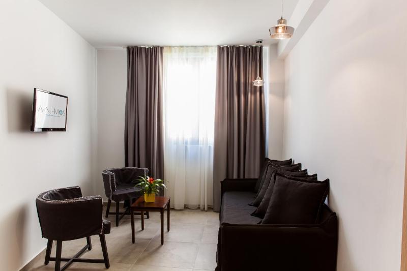 One-Bedroom Apartment (2 Adults + 2 Children) Ground Floor image 2