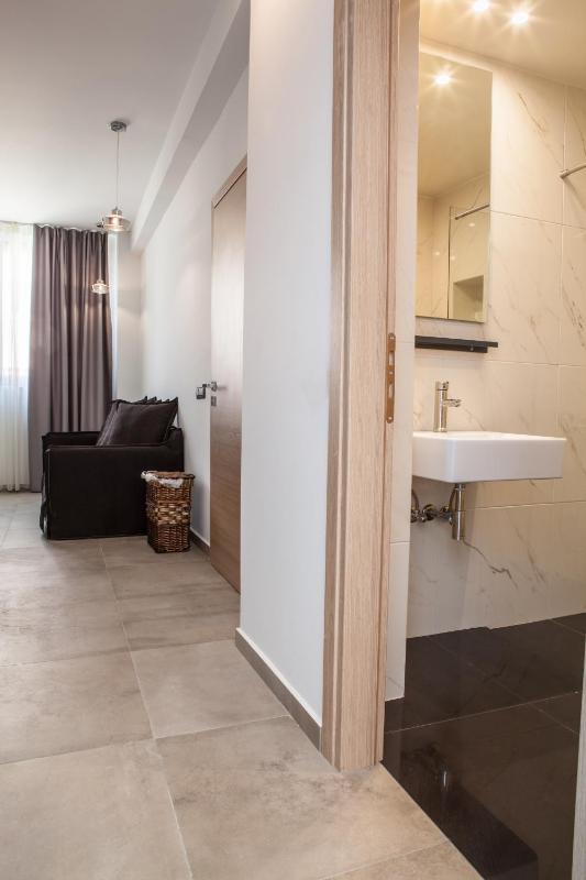 One-Bedroom Apartment (2 Adults + 2 Children) Ground Floor image 3