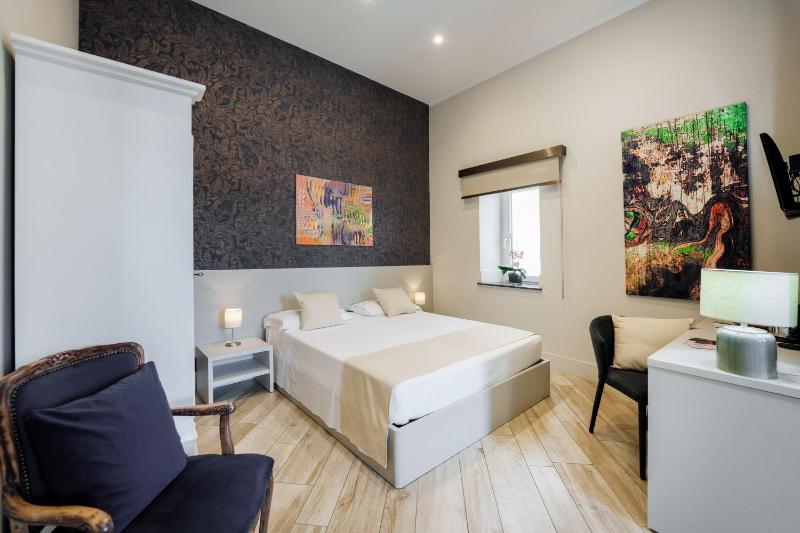 Deluxe Double Room image 1