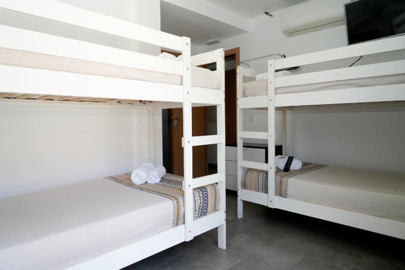 Quadruple Room with Private Bathroom image 4