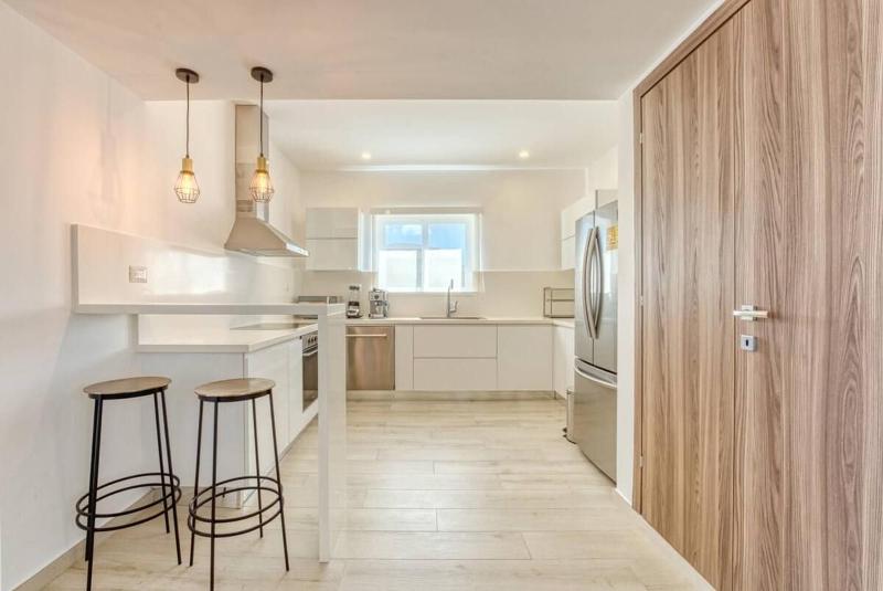 Elegant Seaside Retreat | Playa Coral - image 5
