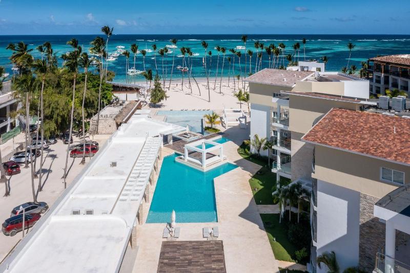 Elegant Seaside Retreat | Playa Coral - image 23