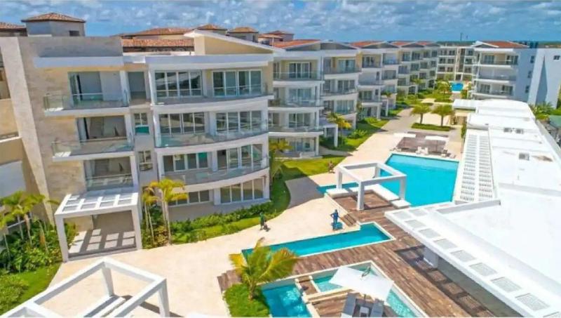 Elegant Seaside Retreat | Playa Coral - image 18