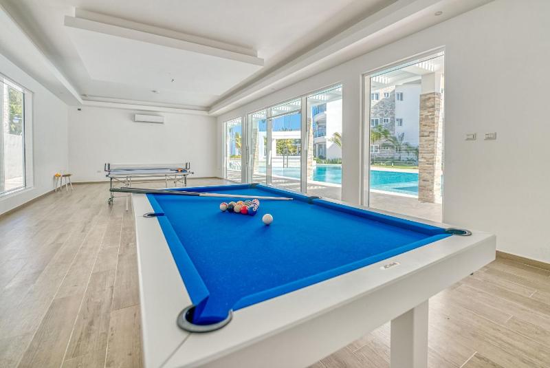 Elegant Seaside Retreat | Playa Coral - image 13
