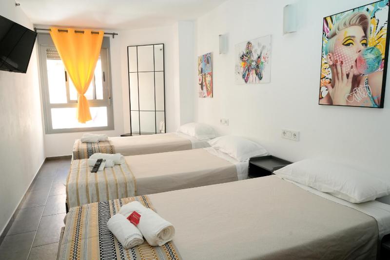 Triple Room with Private Bathroom image 1