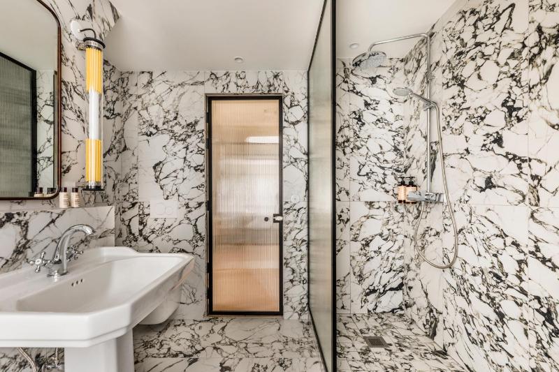 Suite les toits de Paris image 2