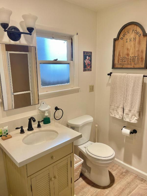 Family Favorite Two Bedroom/ Two Bathroom Cottage image 3