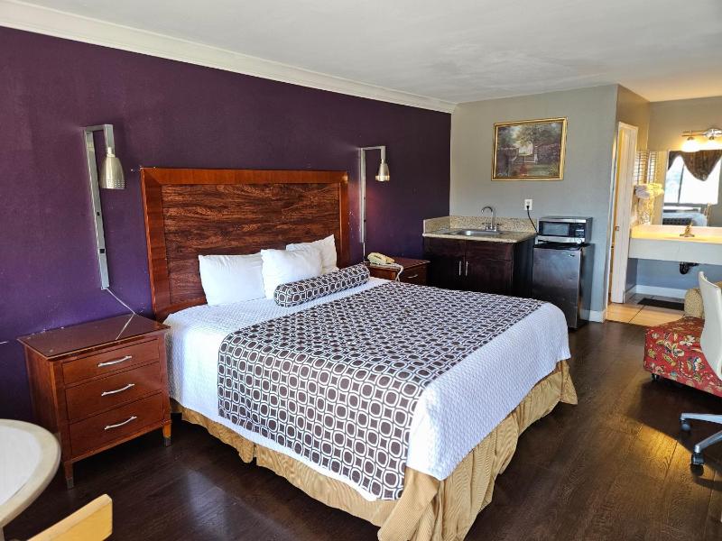 King Room image 3