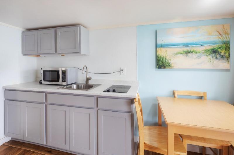 Double Room with Two Double Beds and Kitchenette image 4