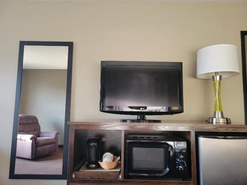 King Room - Non-Smoking image 2