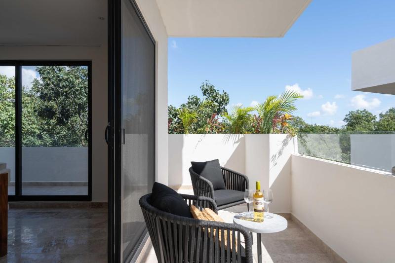 2 BD Private Plunge Pool and Terrace - image 3