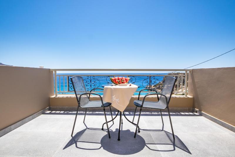 Deluxe Double or Twin Room with Sea View image 1