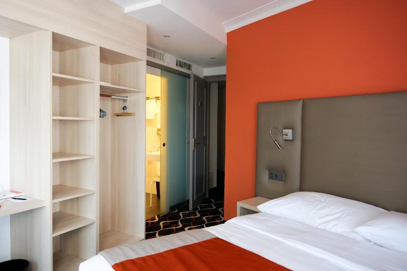 Double Room image 1