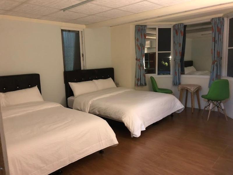 Quadruple Room with Sea View image 2