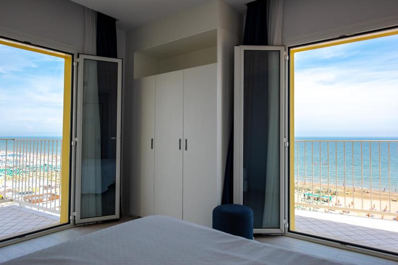 Family Room with Sea View image 1