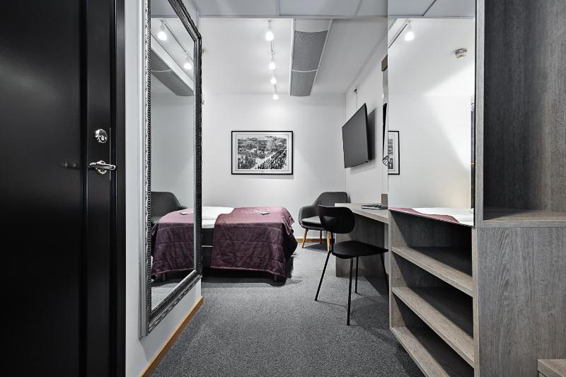 Compact Single Room without Window image 4