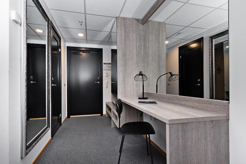 Compact Double Room without Window image 1