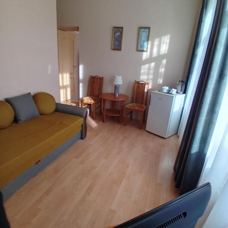 Family Room image 3