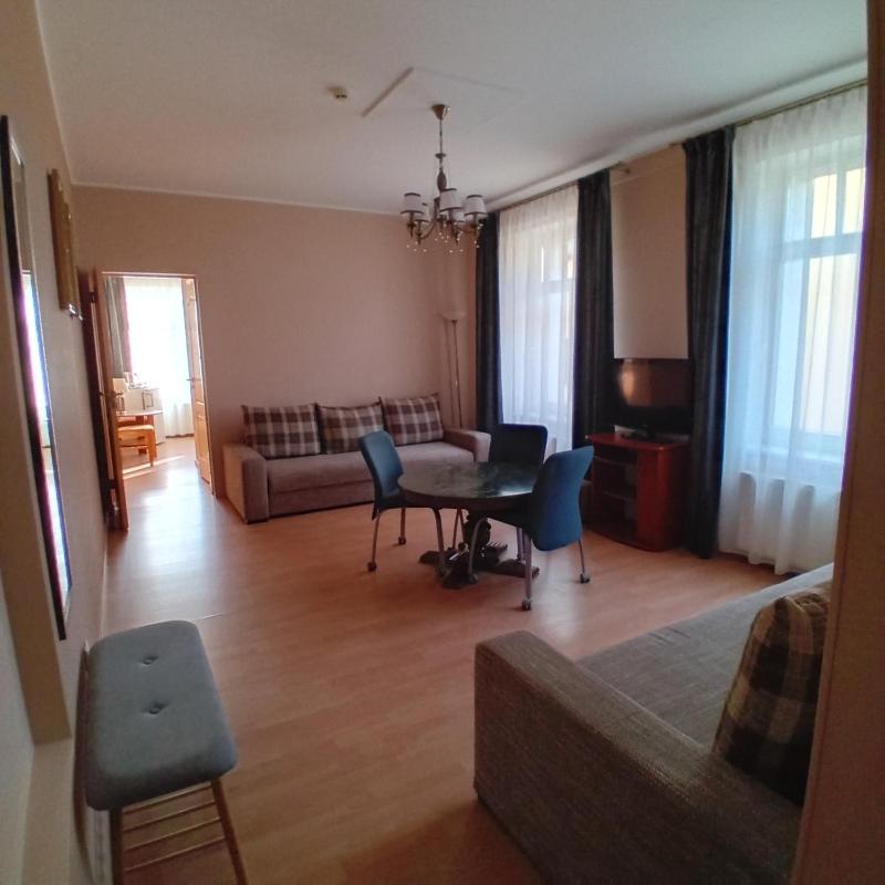 Family Room image 2