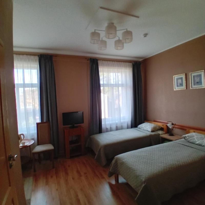 Standard Twin Room image 1