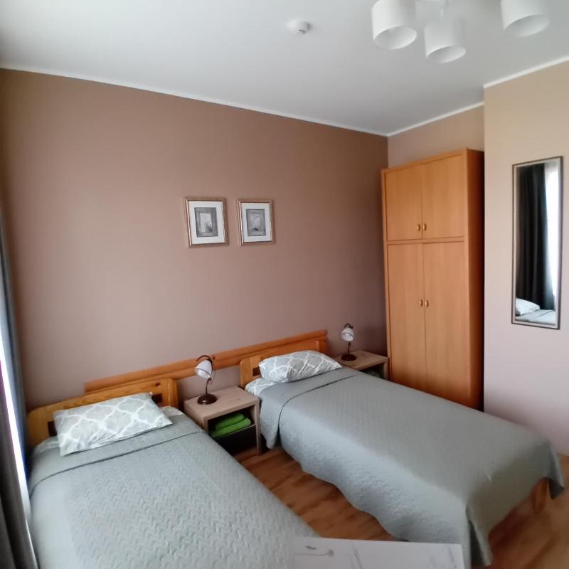 Standard Twin Room image 4