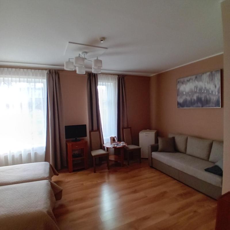 Twin Room image 4