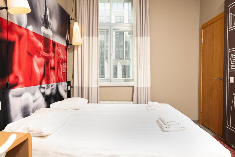 Standard Double Room image 3