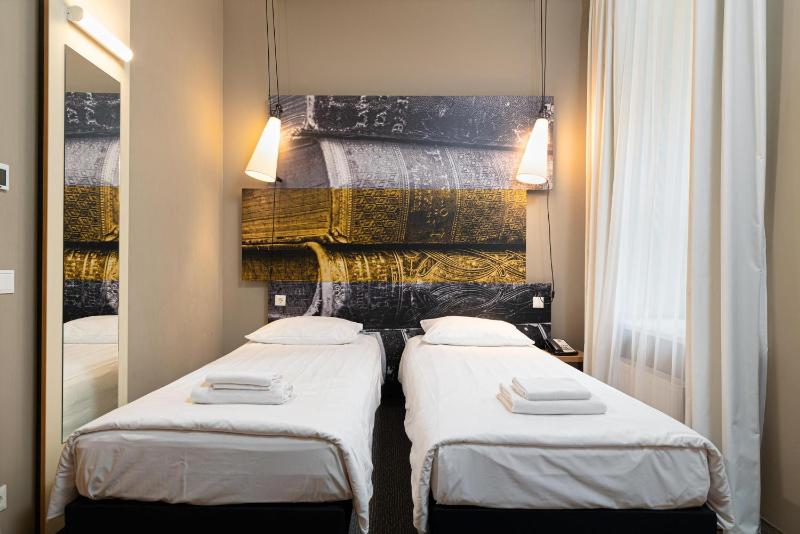 Standard Two Single Bed image 4