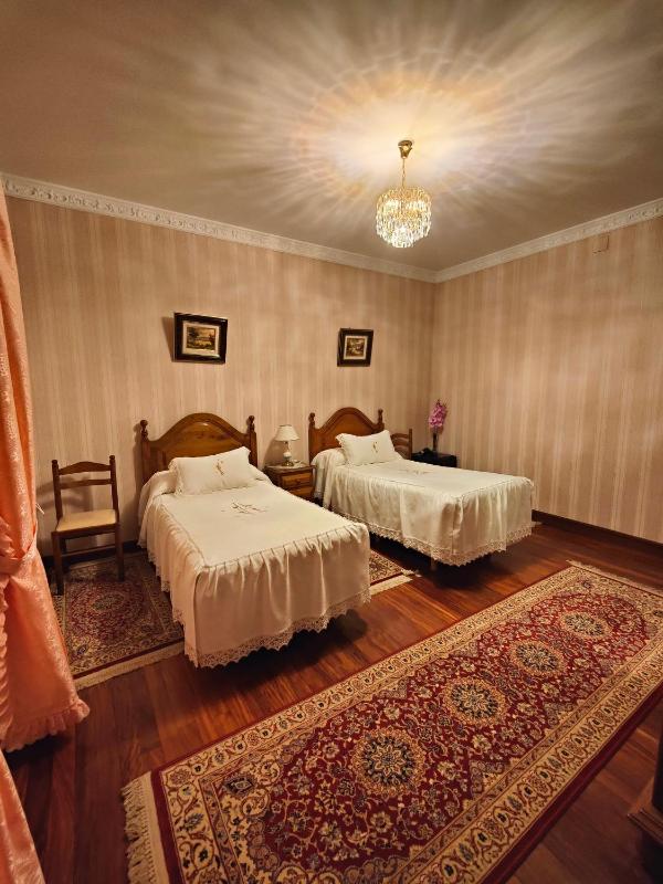 Budget Twin Room (interior) image 1
