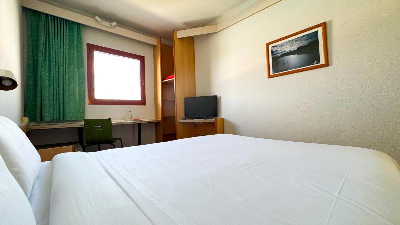Double or Twin Room image 2