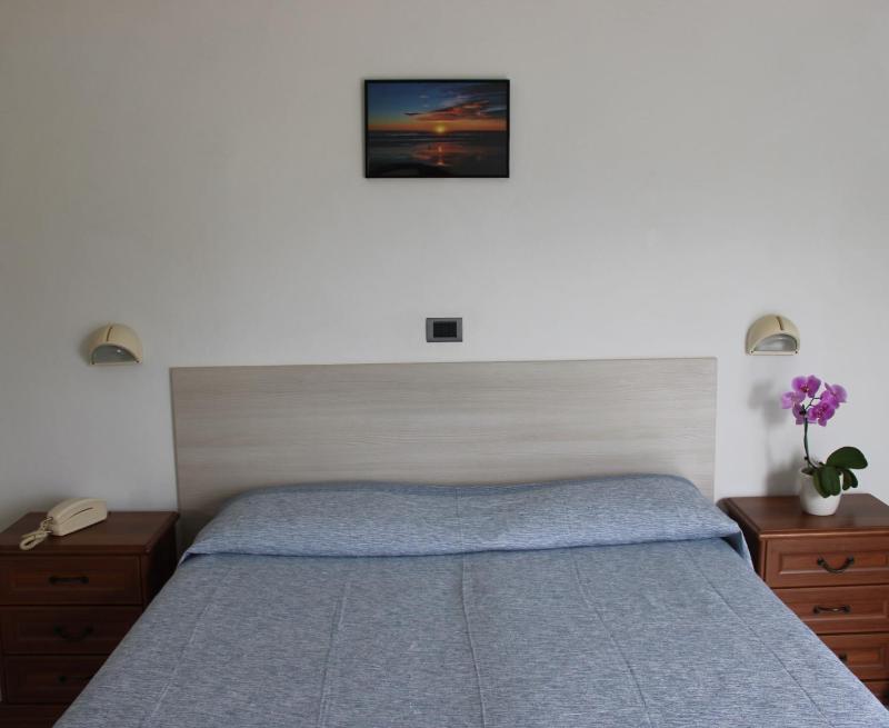 Standard Double Room image 3