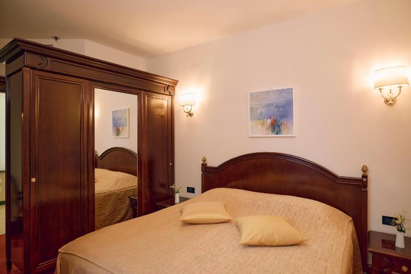 Standard Double or Twin Room image 1