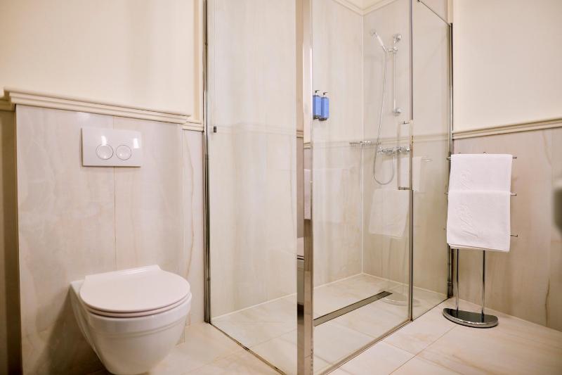Standard Double or Twin Room image 3