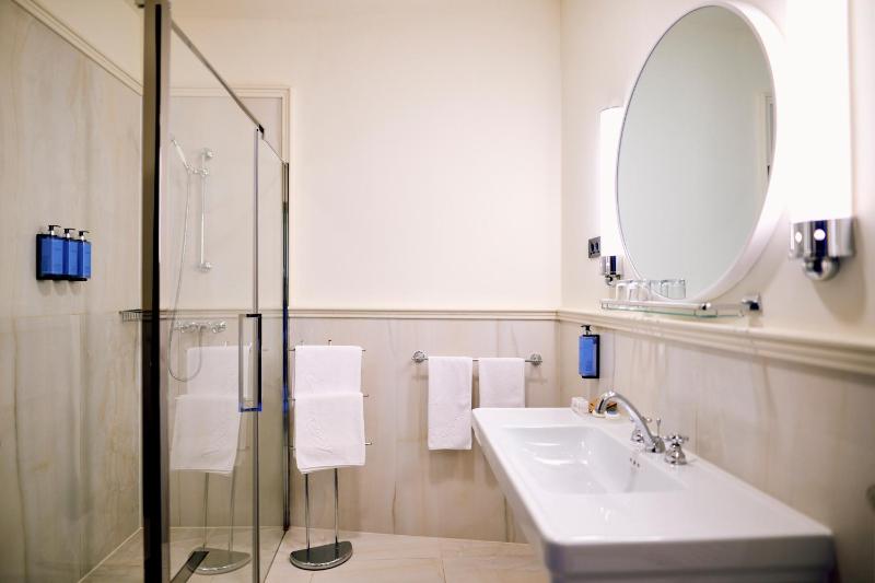 Standard Double or Twin Room image 2