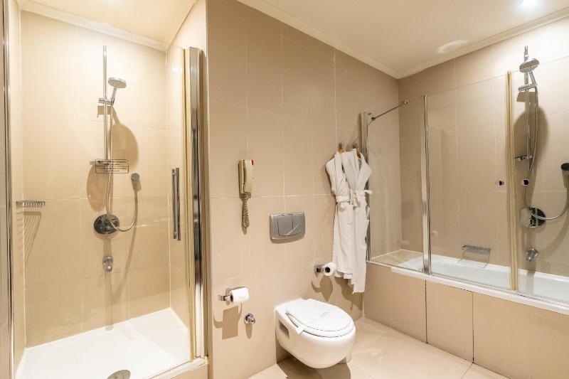 Executive Suite image 3