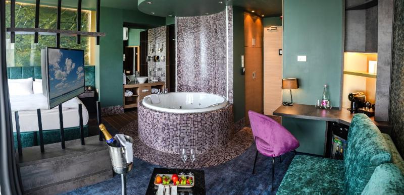 Premium Luxury suite with sauna image 2