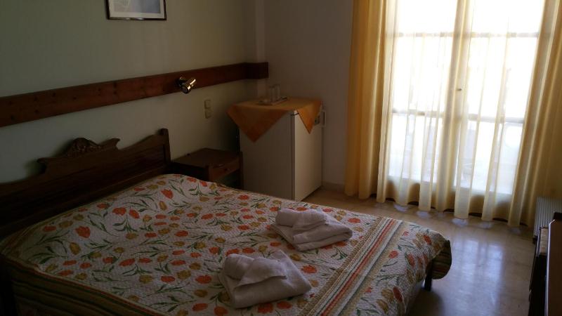 Twin Room image 3