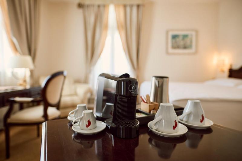 Presidential Suite with Sea View and Balcony image 1