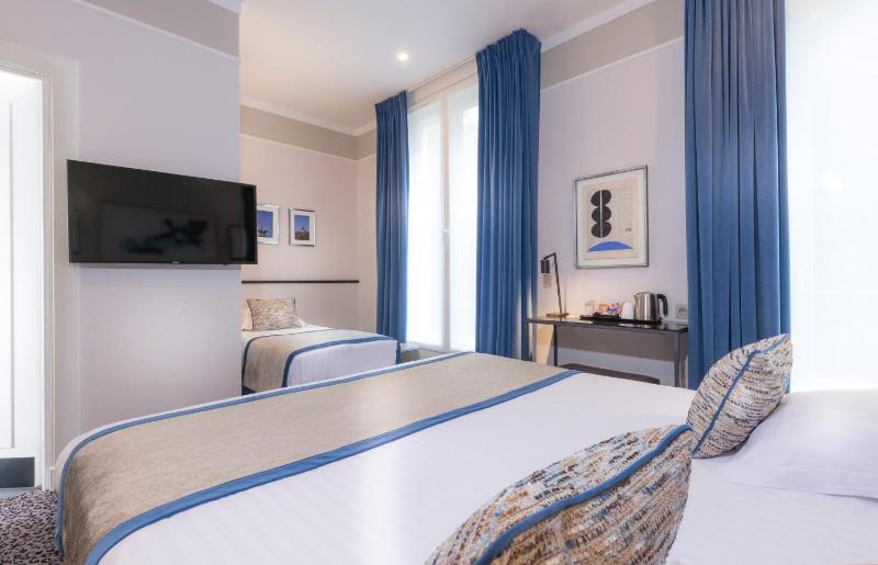 Prestige Triple Room image 4